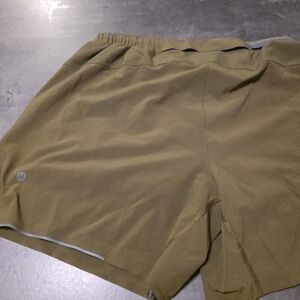 Men's Green Lululemon 6" lined surge shorts athletic gym clothes size medium NWO